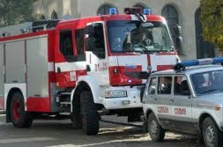 Пожар пламна в предприятие в Карлово