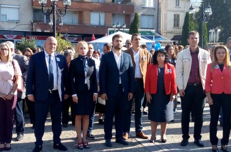 ГЕРБ Белово и кандидатът за кмет Васил Савов представиха днес листата с кандидати за общински съветници и кметове на населени места на централния площад в общинския център