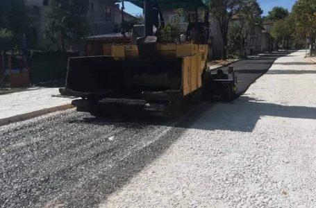 Положен е първият слой асфалт по булевард „Вела Пеева” във Велинград