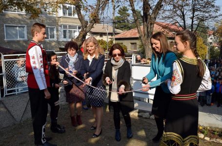 В Иновативно средно училище “Св.Св. Кирил и Методий” във Велинград бе открита нова изследователска лаборатория