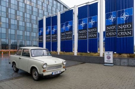Трабантът на Соломон Паси вече е част от постоянна експозиция в щабквартирата на НАТО