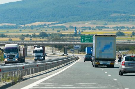 С повишено внимание трябва да се шофира в посока София между 30-ти и 28-ми км на магистрала „Тракия“