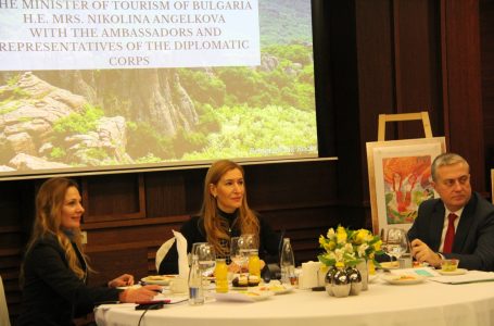 Министър Ангелкова на традиционната годишна среща с дипломатическия корпус: Фокус през 2020 г. ще са инвестициите в туризма, планираме поредица от двустранни форуми