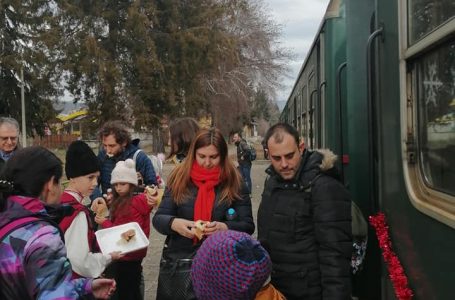 Над 200 души избраха днес да пътуват с родопската теснолинейка по живописния маршрут