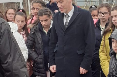 Министър Вълчев: Учениците трябва да виждат практическото приложение на професиите