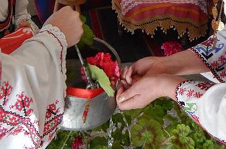 8 януари – Бабинден