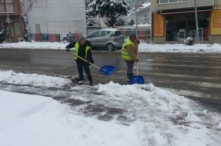 Улиците, тротоарите и пътищата в община Велинград са изчистени от снега