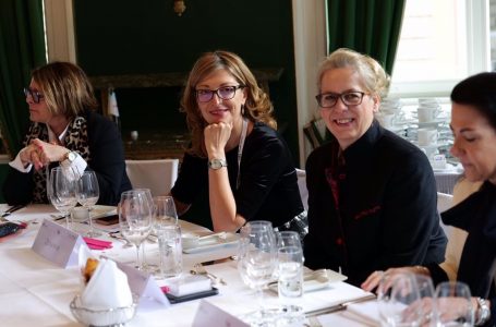 Външният министър Екатерина Захариева участва в Мюнхен в дискусията “Разбиване на предразсъдъците в името на по-добро лидерство”