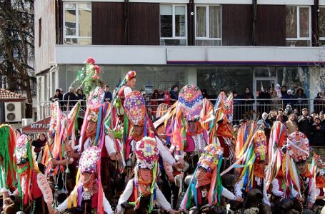 Кукерски празник се проведе в Карлово