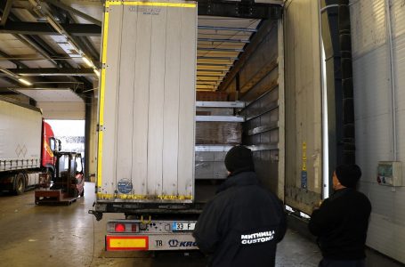 Агенция “Митници” предостави конфискувани медицински маски и антибактериален гел на Министерство на здравеопазването