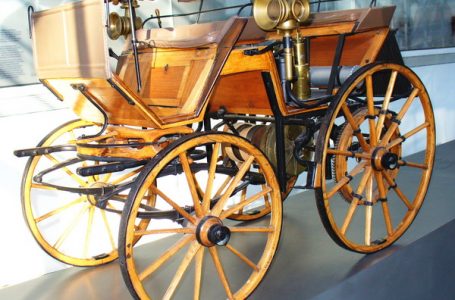 4 февруари 1887 г. – Готлиб Даймлер извършва тест на първия си автомобил