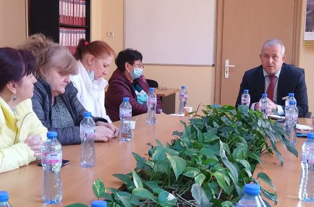 По повод COVID-19: Кметът на Пещера и председателят на Общинския съвет се срещнаха с общопрактикуващите лекари