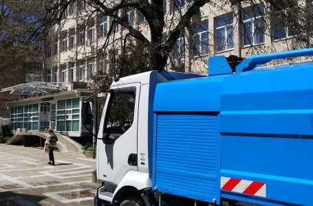 Продължава пролетното почистване на улиците в Пещера