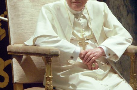 24 април 2005 г. – Кардинал Йозеф Рацингер е избран за 265-я папа под името Бенедикт XVI