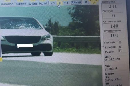 Бял Мерцедес е засечен да се движи с 241км/ч по автомагистрала “Тракия”