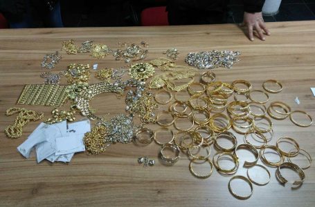 Контрабандни златни накити за над 194 000 лева задържаха митническите служители на МП Капитан Андреево и на МП Лесово