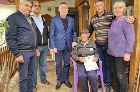 Кметът на община Карлово връчи отличия на ветерани от името на министъра на отбраната