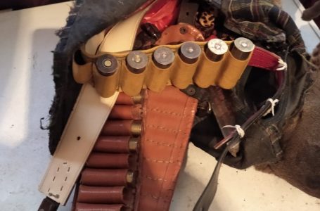 Незаконно оръжие, боеприпаси и дивечово месо са открити по време на полицейска акция във Велинградско