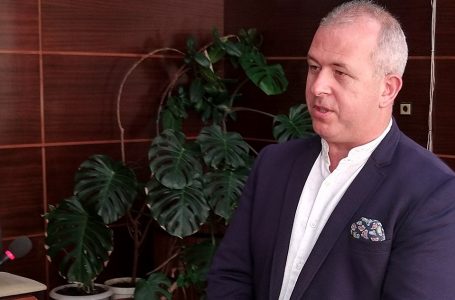 Йордан Младенов връчи на 47 семейства от общината удостоверения за ползване на една от двете детски кухни