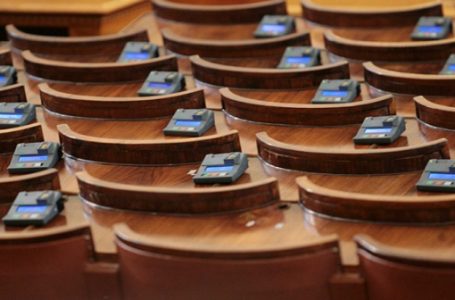Депутатите гласуват промените в закона за ”вечните длъжници”