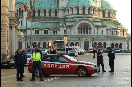 Днес протестиращите се събраха в 7 сутринта пред Народното събрание