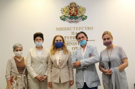 Заместник министър-председателят и министър на туризма Николова проведе срещи с представители на туристическия бранш