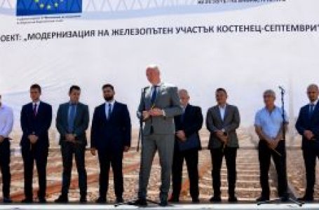 Росен Желязков: Близо половин милиард лева ще бъдат инвестирани в жп участъка Костенец – Септември