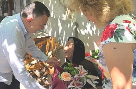 Д-р Емил Кабаиванов поздрави 105-годишната баба Гена Сиркьова