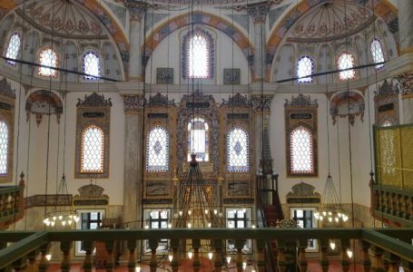 Мюсюлманите посрещат Курбан Байрам