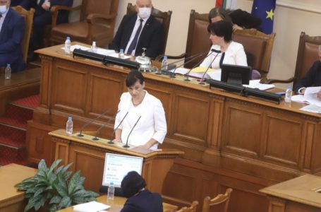 Депутатите излизат в едномесечна ваканция