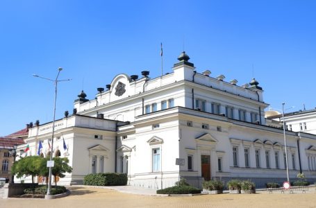 Правителството на Борисов оцеля безпроблемно