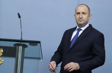 Президентът Румен Радев поиска оставката на правителството и главния прокурор