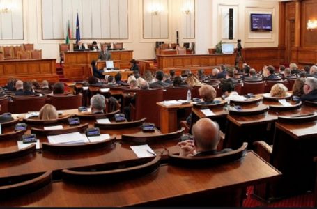 Депутатите приключиха с обсъждането на вота на недоверие и насрочиха гласуването