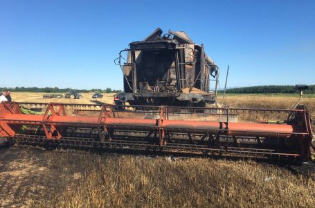 Изгоряха комбайн и пшеничен блок с площ 500 декара, собственост на мъж от Ветрен