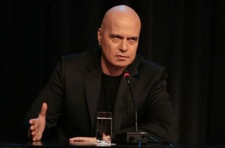 Трифонов: Едва ли депутат ще напусне групата си заради очите и диалекта на Дончева