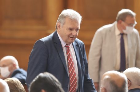 Депутатът Александър Паунов потвърдил за разговорите с Божков, напуска ПГ на БСП