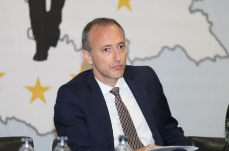 При 1-2 болни деца – целият клас ще учи онлайн