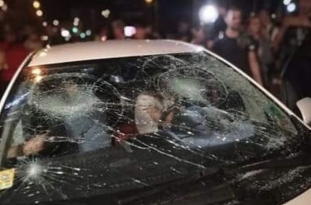 Протестиращи нападнаха жена с две деца пред Румънското посолство