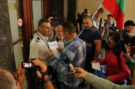 Протестиращи нахлуха в Министерството на правосъдието