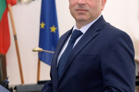 Данаил Кирилов подаде оставка