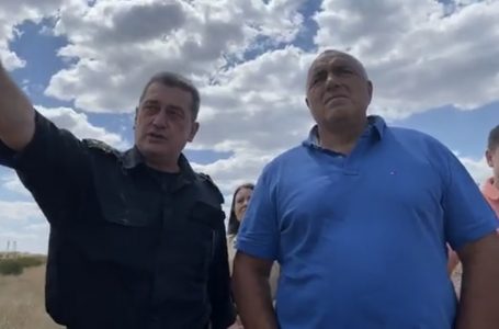 Премиерът Бойко Борисов е в Сакар. Иска оставката на Радев.