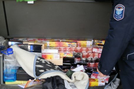 Контрабандни дънкови панталони и парфюми задържаха митническите служители на МП Капитан Андреево