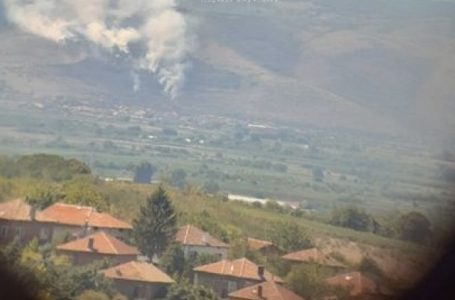 Голям пожар бушува между Кричим и Козарско