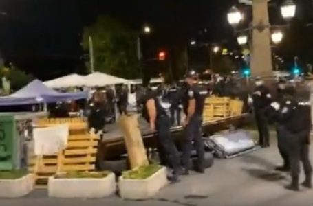 Полицията освободи двете кръстовища в София от катуните