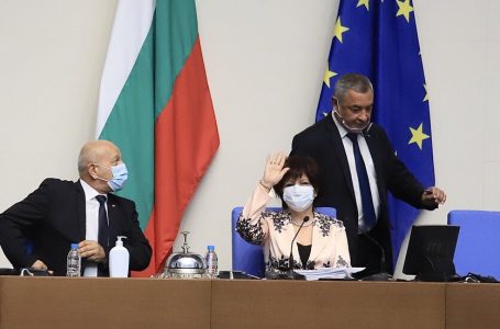 БСП и ДПС поискаха оставката на Цвета Караянчева, тя отсече: Аз лично няма да я дам