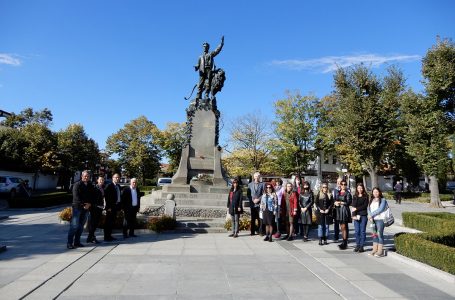 В Карлово почетоха народните будители в навечерието на празника