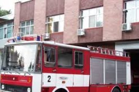 Пожар във Велинград засегна три къщи