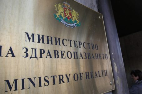 Нови мерки: Гимназисти и студенти минават на онлайн обучение