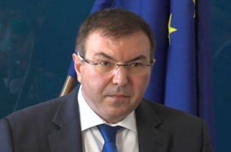 Здравният министър огласи важни решения за битката с К-19 след съвещание на експертен съвет