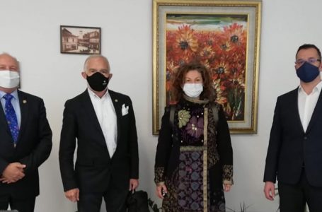 Кметът на Добрич, Йордан Йорданов, се срещна с представители на “Ротари” по повод поставянето на буквите “Добрич”